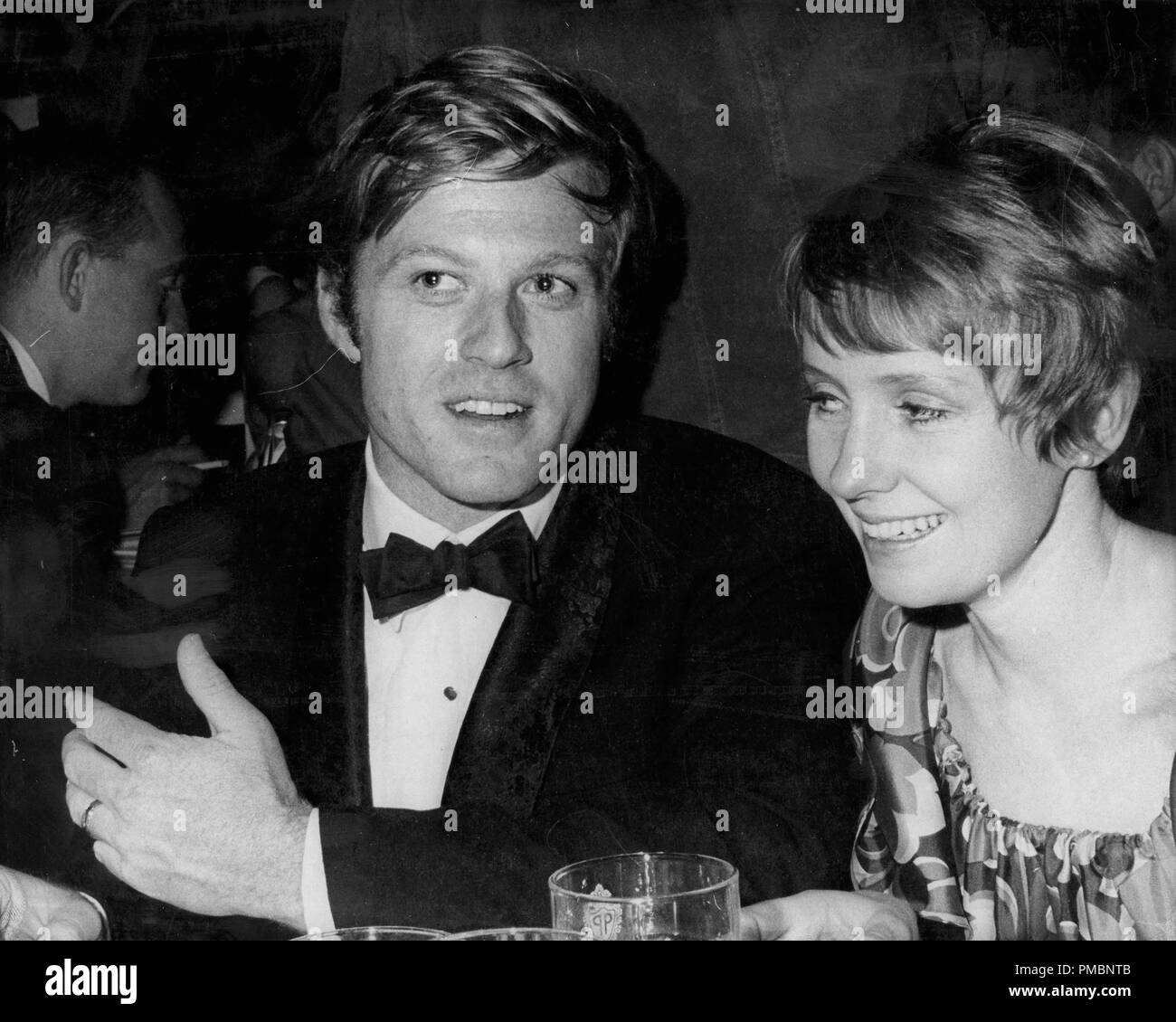 Robert Redford und seine Frau ca. 1968 © GFS/Hollywood Archiv - Alle Rechte vorbehalten File Reference # 32603 052 THA Stockfoto