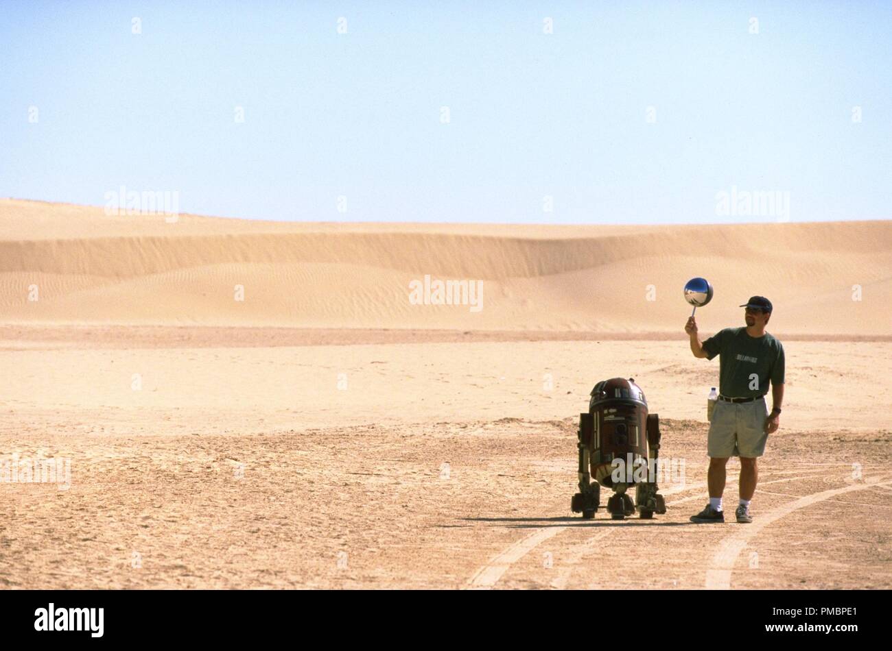 Dreharbeiten einen Astromech Droid in Tunesien in "Star Wars Episode II: Angriff der Klonkrieger" (2002) Datei Referenz # 32603 452 THA Stockfoto