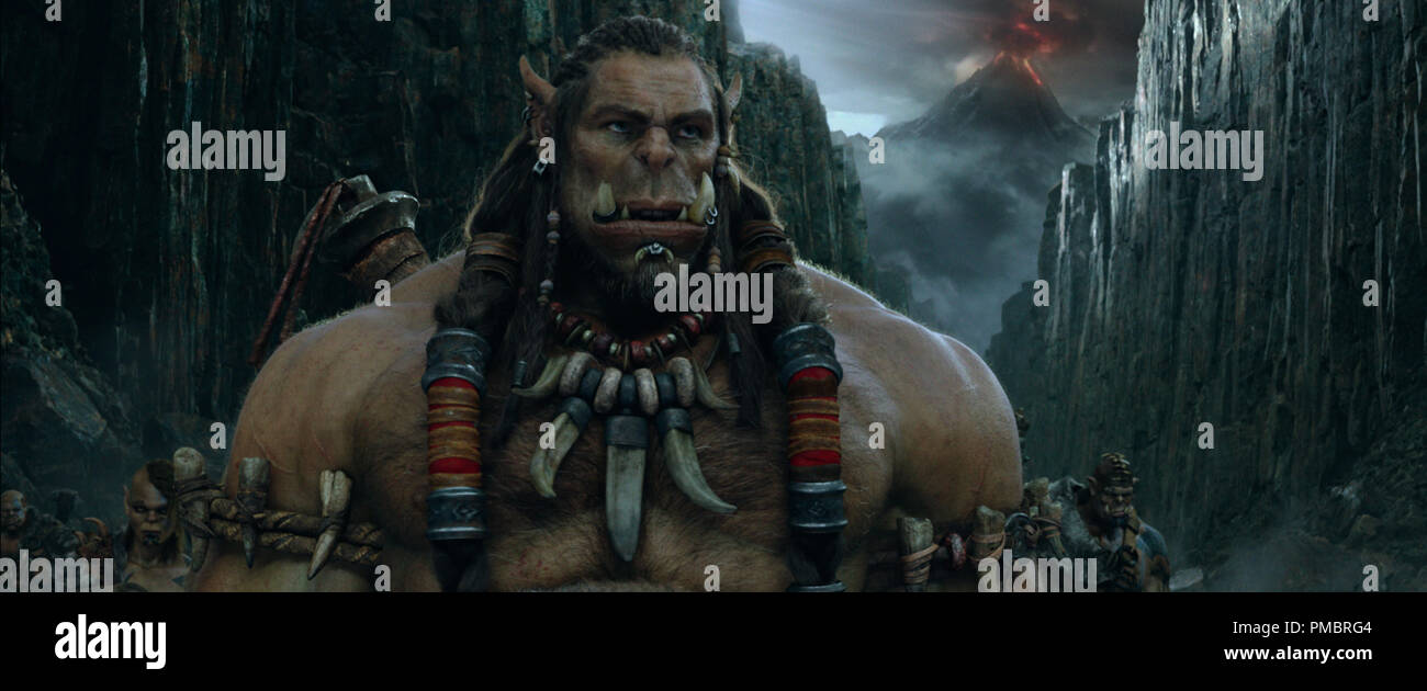 Orc Häuptling Durotan (TOBY KEBBELL) ist der geliebte Führer der Frostwolf Clan in Warcraft." Von Legendary Pictures und Universal Pictures kommt 'Warcraft', ein episches Abenteuer der Welt - Kollision Konflikt auf globales Phänomen von Blizzard Entertainment. Stockfoto