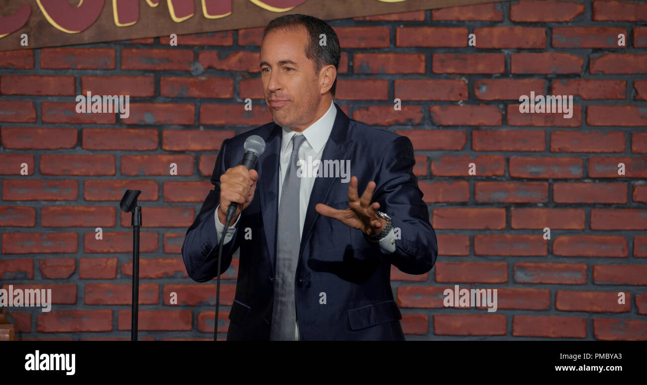 Komiker Jerry Seinfeld dauert die Phase, in der Comedy Club, wo er seine Karriere begann sein frühes Leben zu erzählen." Vor Jerry Seinfeld" (2017) Stockfoto