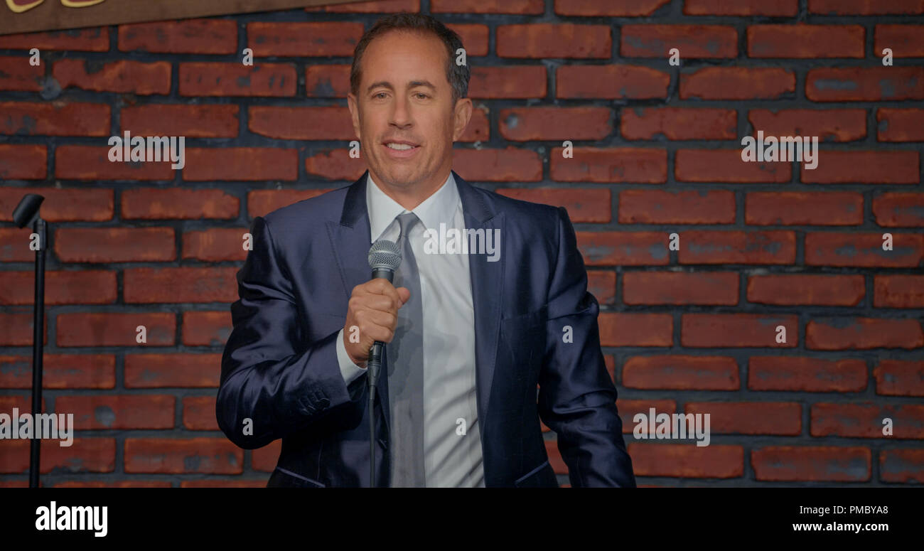 Komiker Jerry Seinfeld dauert die Phase, in der Comedy Club, wo er seine Karriere begann sein frühes Leben zu erzählen." Vor Jerry Seinfeld" (2017) Stockfoto
