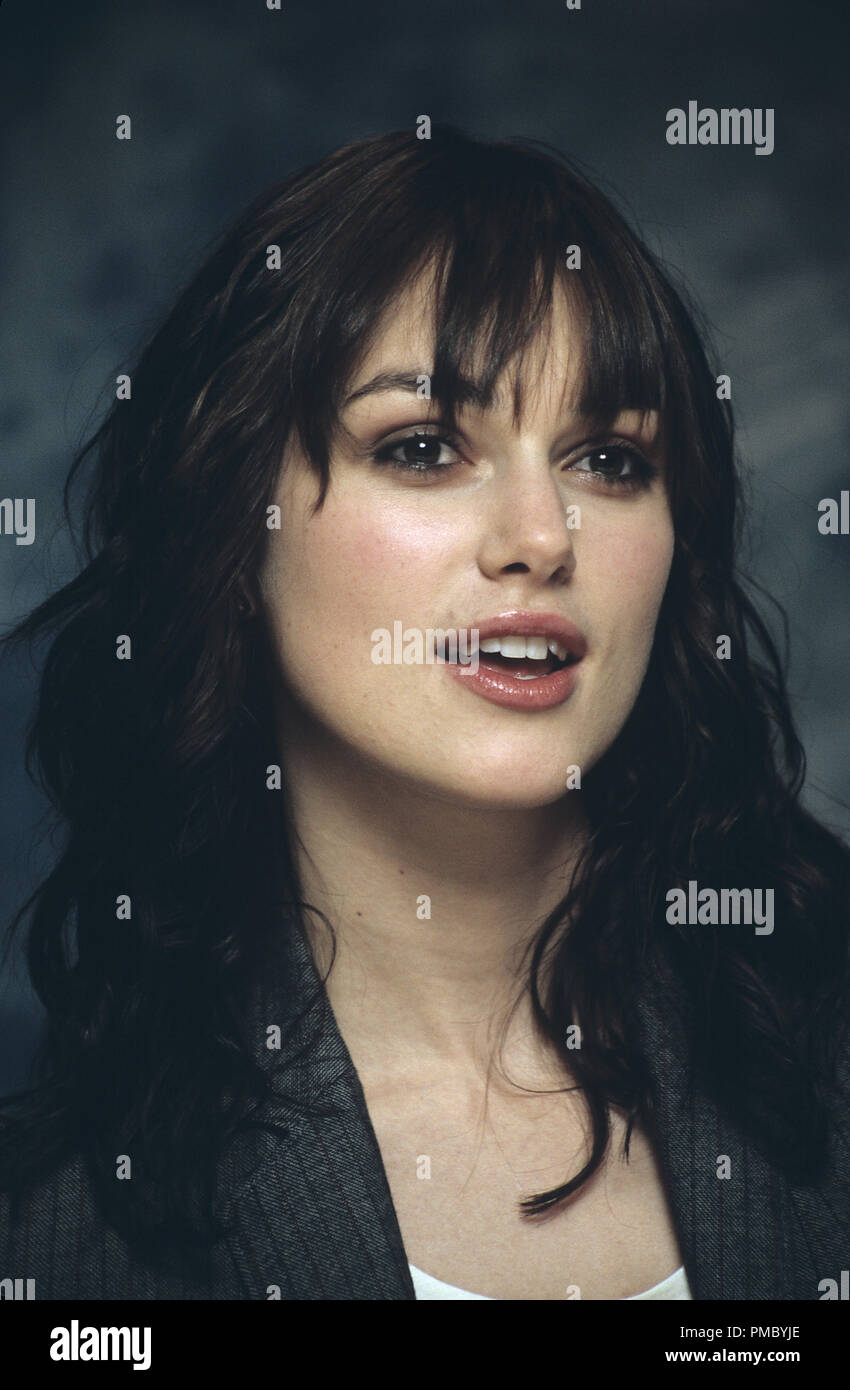 Pressekonferenz Portrait von Keira Knightley 2004 © GFS Photo Library/Hollywood Archiv (alle Rechte vorbehalten) Datei Referenz # 33480 075 THA Stockfoto