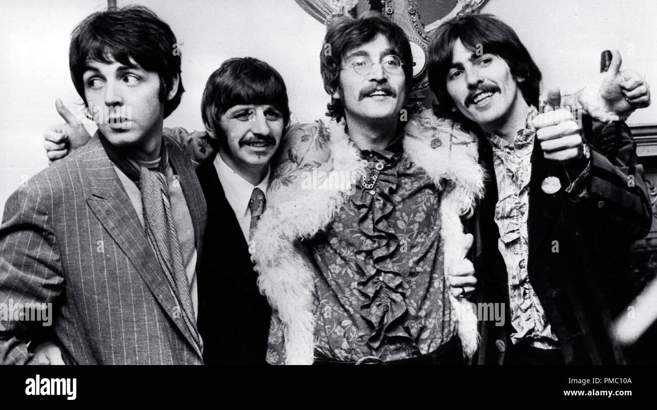 Werbung Foto der Beatles (Paul McCartney, Ringo Starr, John Lennon, George Harrison) in den Abbey Road Studios (1967) Datei Referenz # 33595 016 THA Stockfoto