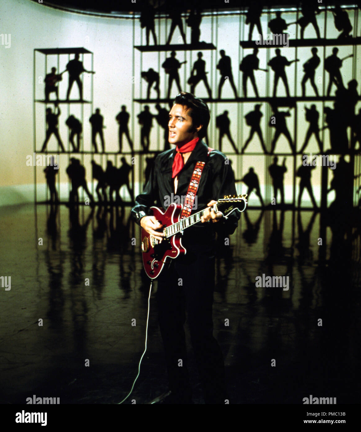 Elvis Presley auf seinem 1968 Comeback Special für Fernsehen, (1968) ABC-Datei Referenz # 33595 105 THA Stockfoto Elvis Presley auf seinem 1968 Comeback Special für Fernsehen, (1968) ABC-Datei Referenz # 33595 105 THA Stockfoto