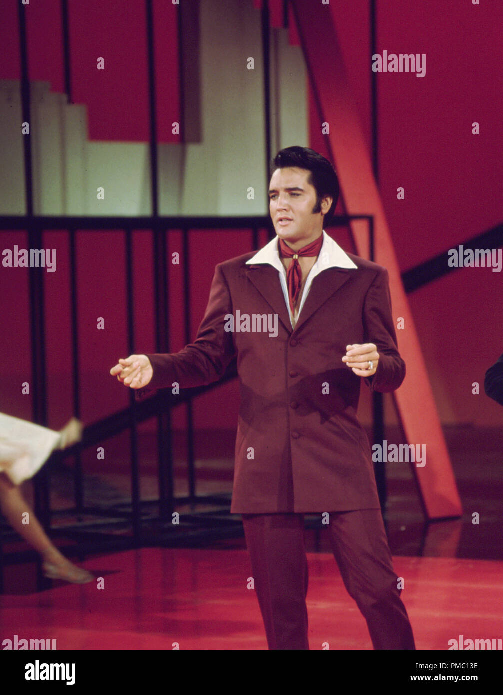 Elvis Presley auf seinem 1968 Comeback Special für Fernsehen, (1968) ABC-Datei Referenz # 33595 108 THA Stockfoto Elvis Presley auf seinem 1968 Comeback Special für Fernsehen, (1968) ABC-Datei Referenz # 33595 108 THA Stockfoto