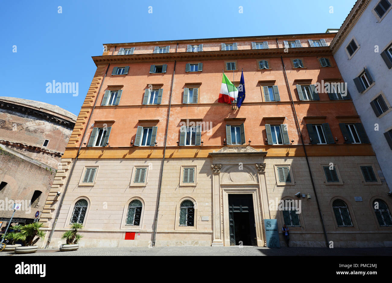 In einem wunderschönen alten Gebäude an der Piazza Della Minerva in Rom, Italien. Stockfoto