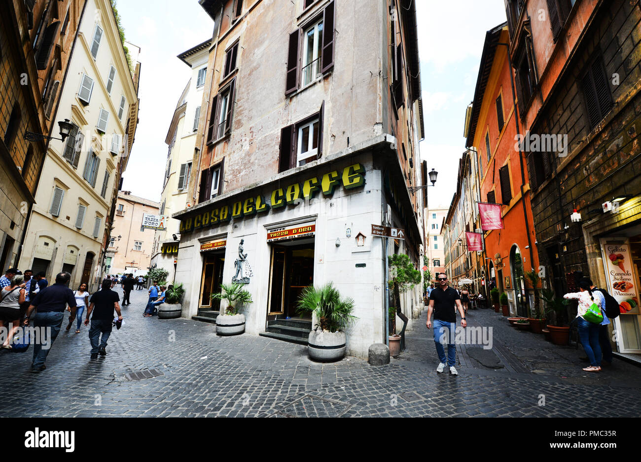 La Casa Del Caffè Tazza d'Oro ist ein Kaffee im Herzen von Rom. Stockfoto