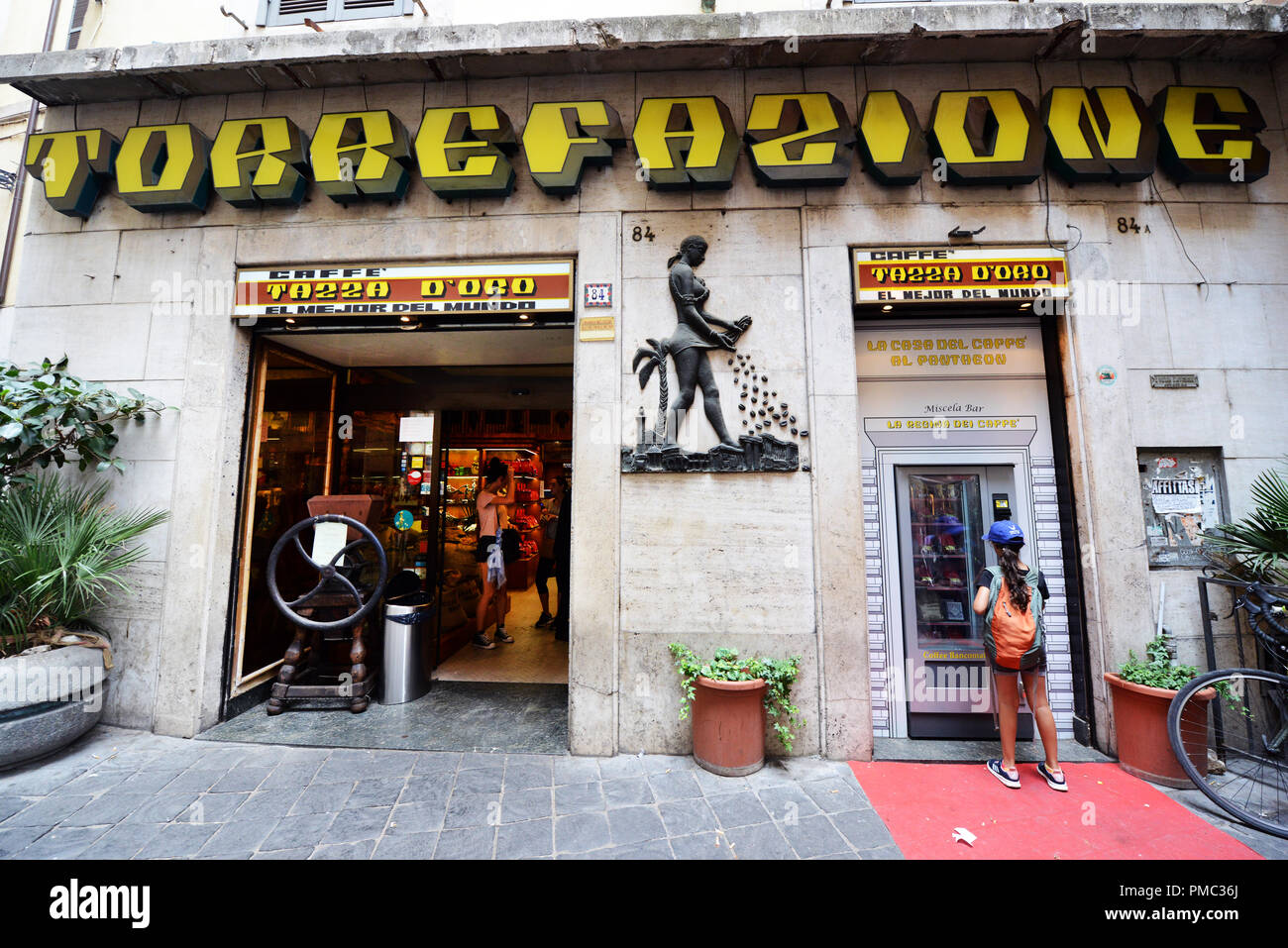 La Casa Del Caffè Tazza d'Oro ist ein Kaffee im Herzen von Rom. Stockfoto