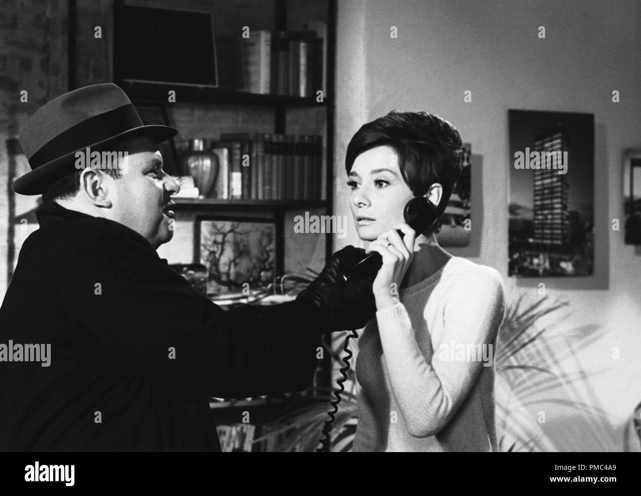 Jack Weston und Audrey Hepburn, "Warten Sie, bis die Dunklen" 1967 Warner Bros.-Datei Referenz # 33536 285 THA Stockfoto