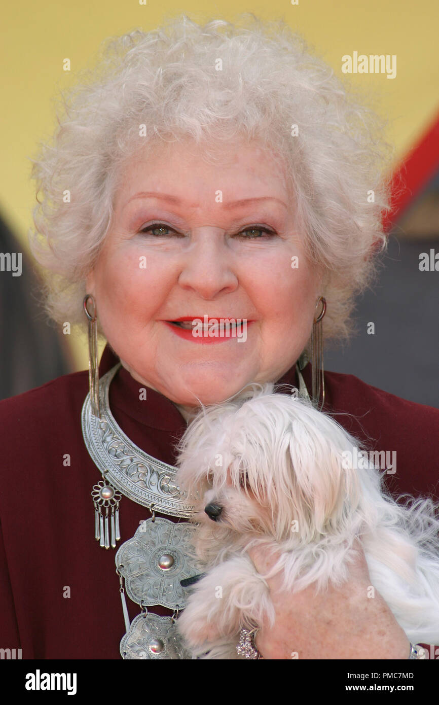 "Haus auf der Strecke 'Premiere 3/21/04 Estelle Harris und ihrem Hund Zsa Zsa Foto von Joseph Martinez/PictureLux Datei Referenz # 21786 0011 PLX nur für redaktionelle Verwendung - Alle Rechte vorbehalten Stockfoto