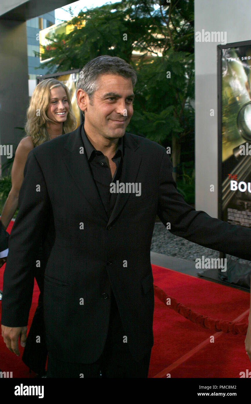 "Die Bourne Verschwörung" Premiere 7-15-2004 George Clooney Foto von Joseph Martinez/PictureLux Datei Referenz # 21900 0053 - picturelux nur für redaktionelle Verwendung - Alle Rechte vorbehalten Stockfoto