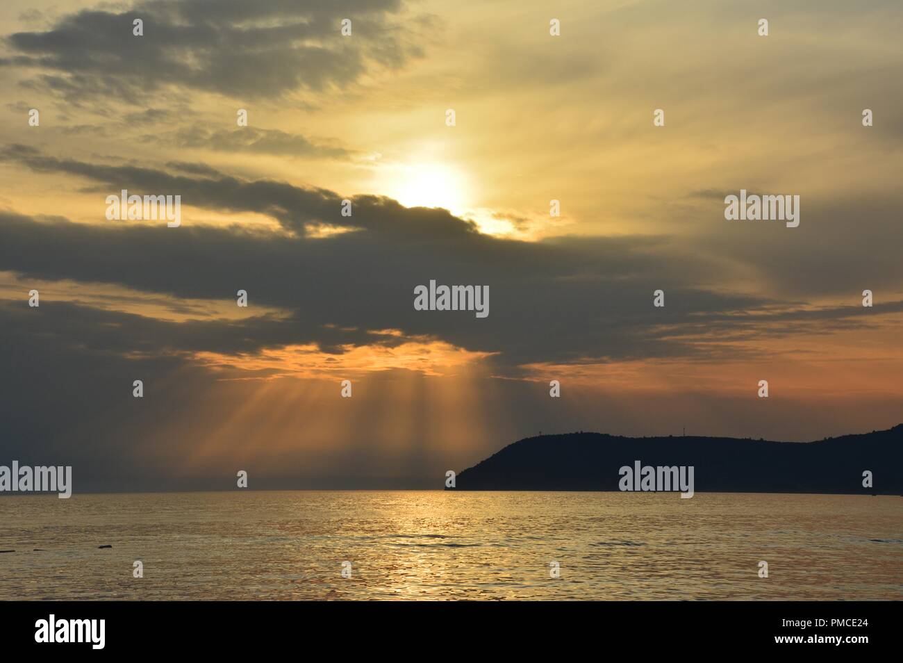 Sonnenuntergang in Bar, Montenegro Stockfoto