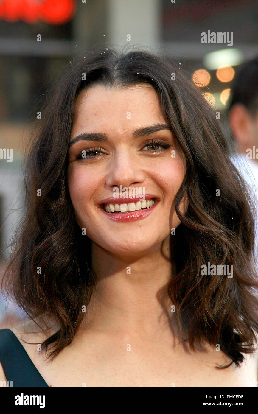 'Fred Claus' (Premiere) Rachel Weisz 11-3-2007/Grauman's Chinese Theater/Los Angeles, CA/Warner Brothers/Foto von Joseph Martinez Datei Referenz # 23230 0046 PLX nur für redaktionelle Verwendung - Alle Rechte vorbehalten Stockfoto