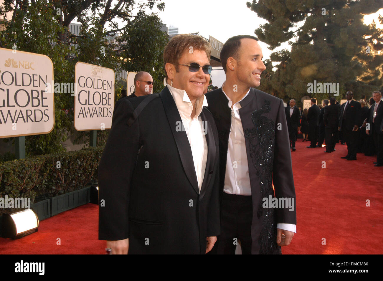 Anreise auf der 61. jährlichen "Golden Globe Awards" 01-25-2004 Elton John und David versorgen, gehalten im Beverly Hilton Hotel in Beverly Hills, CA. Datei Referenz Nr. 1079 086 PLX für redaktionelle Verwendung Stockfoto