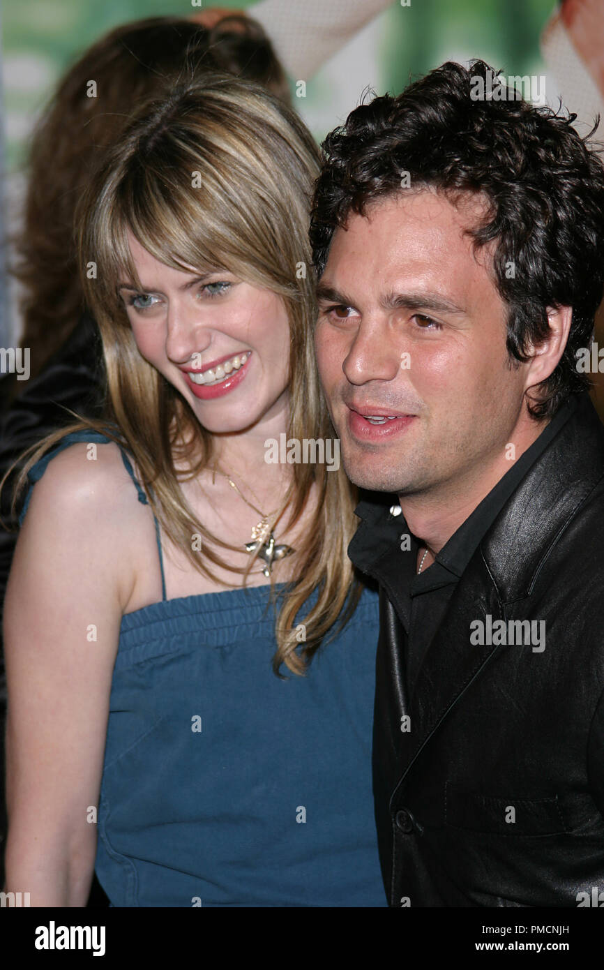 13 gehend auf 30 Premiere 4-14 -2004 Mark Ruffalo und Frau, Sunrise Coigney Foto von Joseph Martinez - Alle Rechte vorbehalten File Reference # 21805 0092 PLX für redaktionelle Verwendung Stockfoto