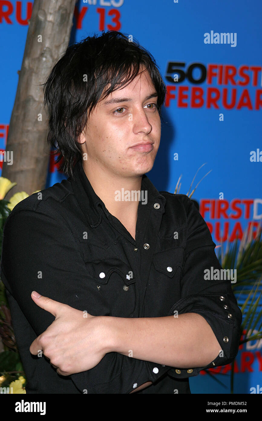 "50 erste Dates" Premiere 02/03/2004 Julian Casablancas Foto von Joseph Martinez/PictureLux Datei Referenz # 21741 0017 PLX nur für redaktionelle Verwendung - Alle Rechte vorbehalten Stockfoto