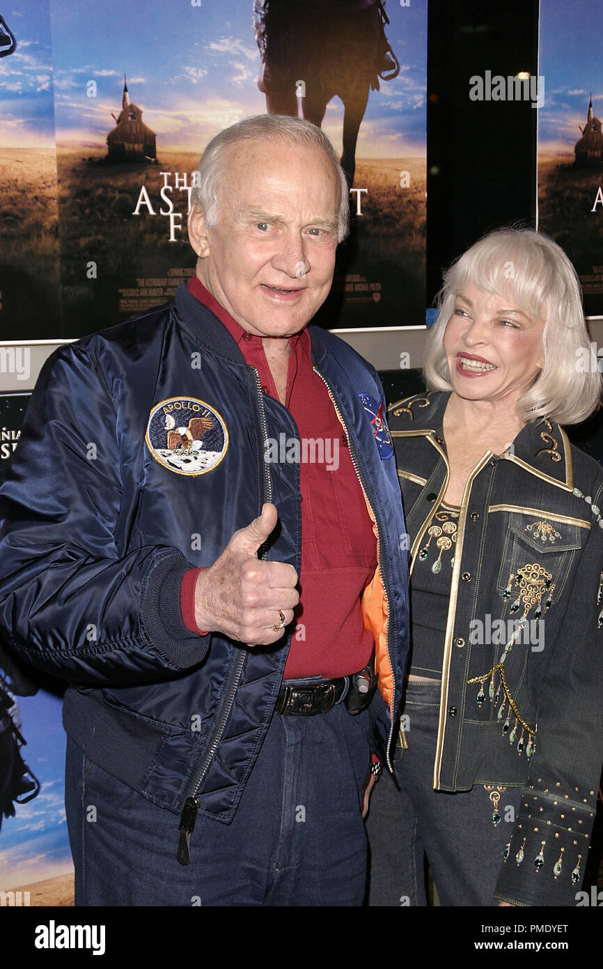 "Astronaut Farmer" (Premiere) Buzz Aldrin, Lois Driggs Cannon 2-20-2007/Cinerama Dome/Hollywood, CA/Warner Brothers/Foto von Joseph Martinez/PictureLux Datei Referenz # 654 65 66 0005 - picturelux nur für redaktionelle Verwendung - Alle Rechte vorbehalten Stockfoto