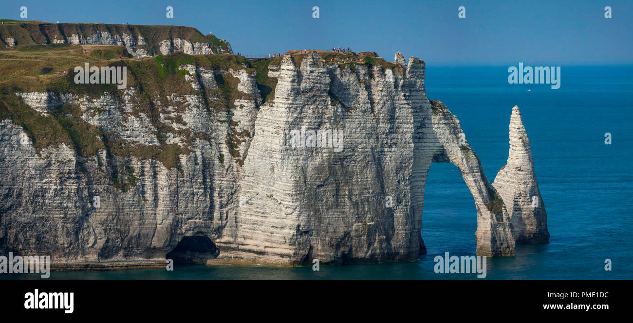 Etretat: Klippen entlang der "Cote d'Albatre' (Norman Küste), im Bereich 'Pays de Caux" genannt, eine Region im Norden Frankreichs. "L'Aiguille" (die N Stockfoto