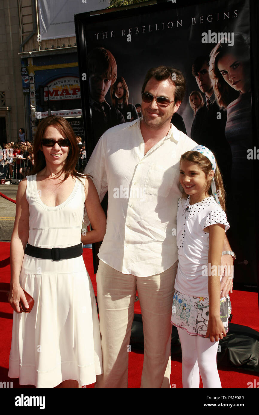 "Harry Potter und der Orden des Phoenix" (Premiere) Jon Tenney, Emerson Rose Tenney 6-8-2007/Grauman's Chinese Theater / Hollywood, CA/Warner Brothers/Foto von Joseph Martinez Datei Referenz # 23109 0048 PLX nur für redaktionelle Verwendung - Alle Rechte vorbehalten Stockfoto