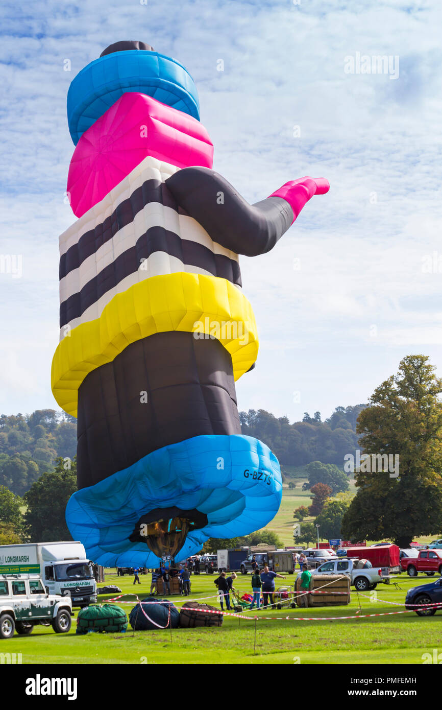 Bertie Bassett Heißluftballon am Himmel Longleat Safari, Wiltshire, UK im September Stockfoto