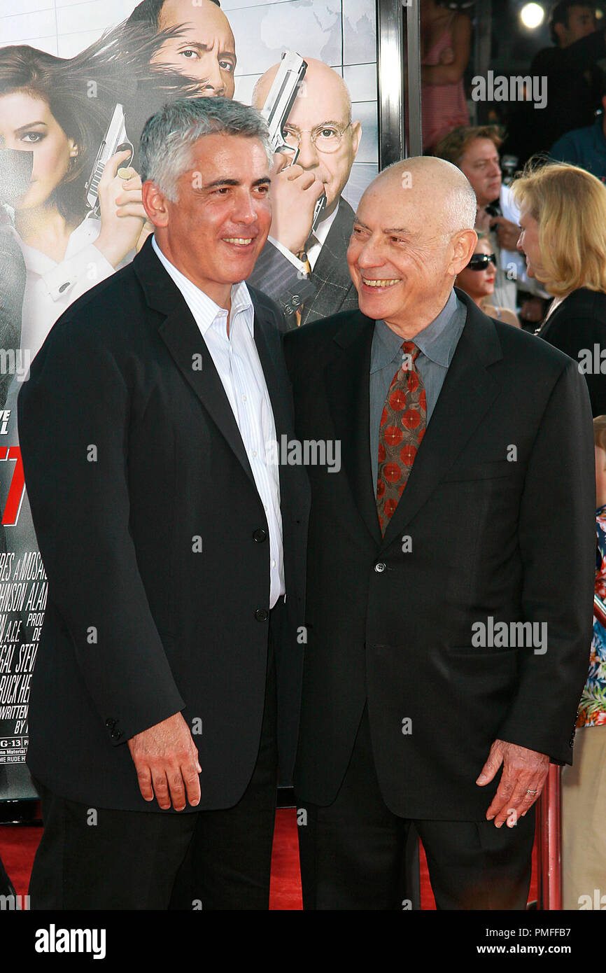 "Get Smart" Premiere Adam Arkin, Alan Arkin 6-16-2008/Mann Dorf Theater/Westwood, CA/Warner Brothers/Foto von Joseph Martinez Datei Referenz # 23550 0048 PLX nur für redaktionelle Verwendung - Alle Rechte vorbehalten Stockfoto