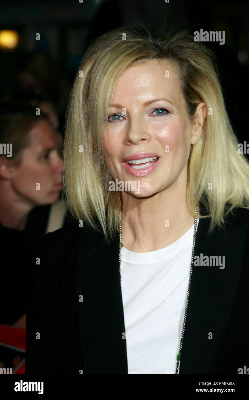 Twilight Premiere Kim Basinger 11-17-2008/Manns Dorf Theater/Westwood, CA/Summit Entertainment/Foto von Joseph Martinez Datei Referenz # 23657_0043 JM für die redaktionelle Nutzung nur - Stockfoto