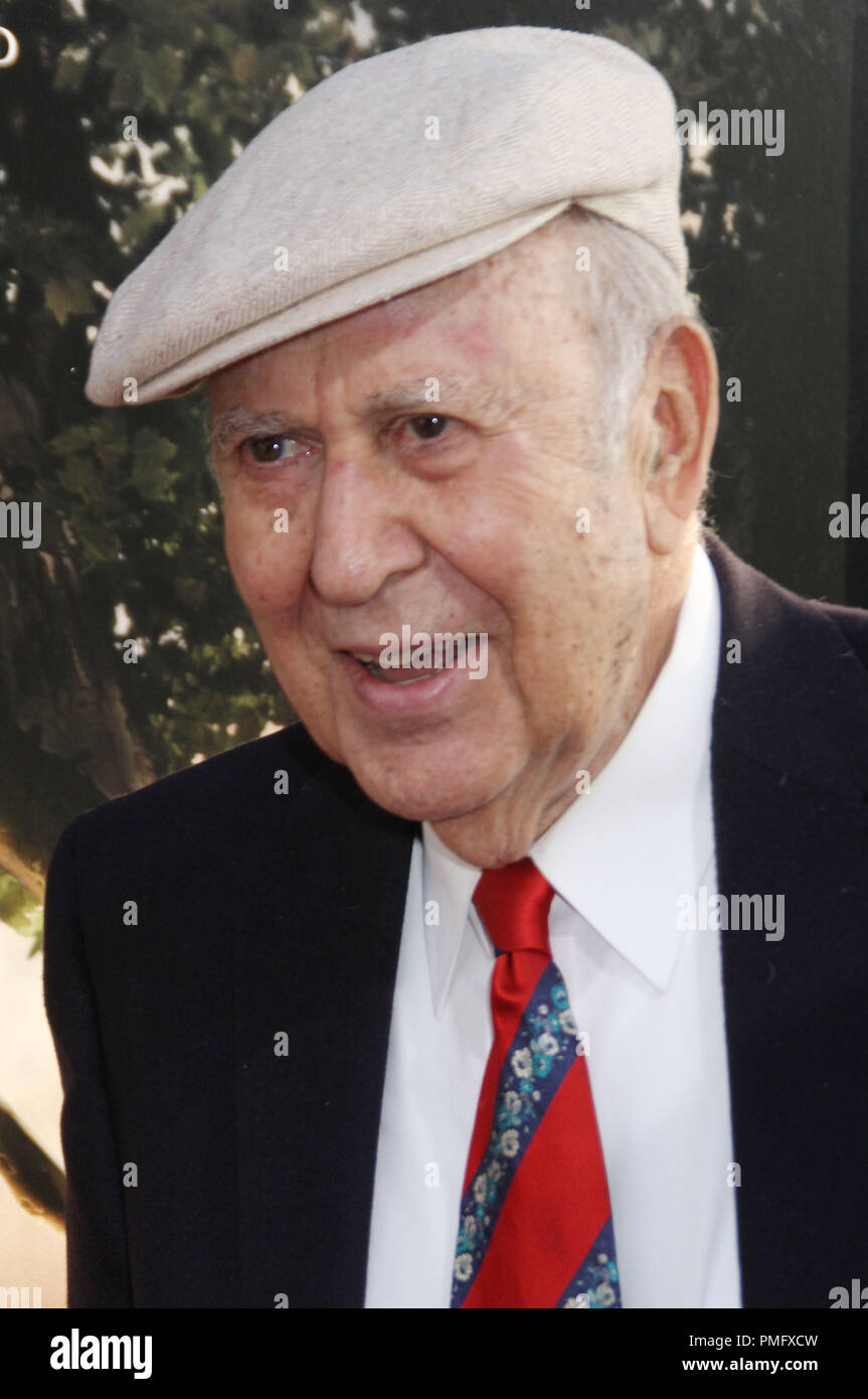 Carl Reiner am Los Angeles Premiere von 'umgedreht' im Cinerama Dome in Hollywood, CA am Montag, 26. Juli 2010 statt. Foto von Pedro Ulayan Pacific Rim Foto Presse Datei Referenz # 30357 010 PLX nur für redaktionelle Verwendung - Alle Rechte vorbehalten Stockfoto