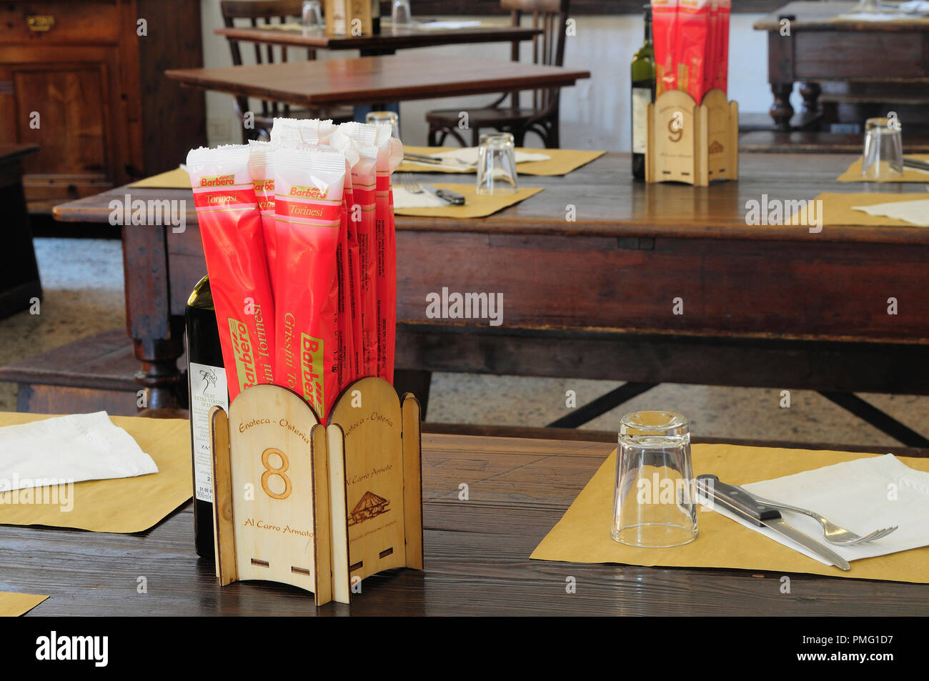 Italien, Veneto, Verona, Carro Armato Osteria Tabelle einstellen. Stockfoto