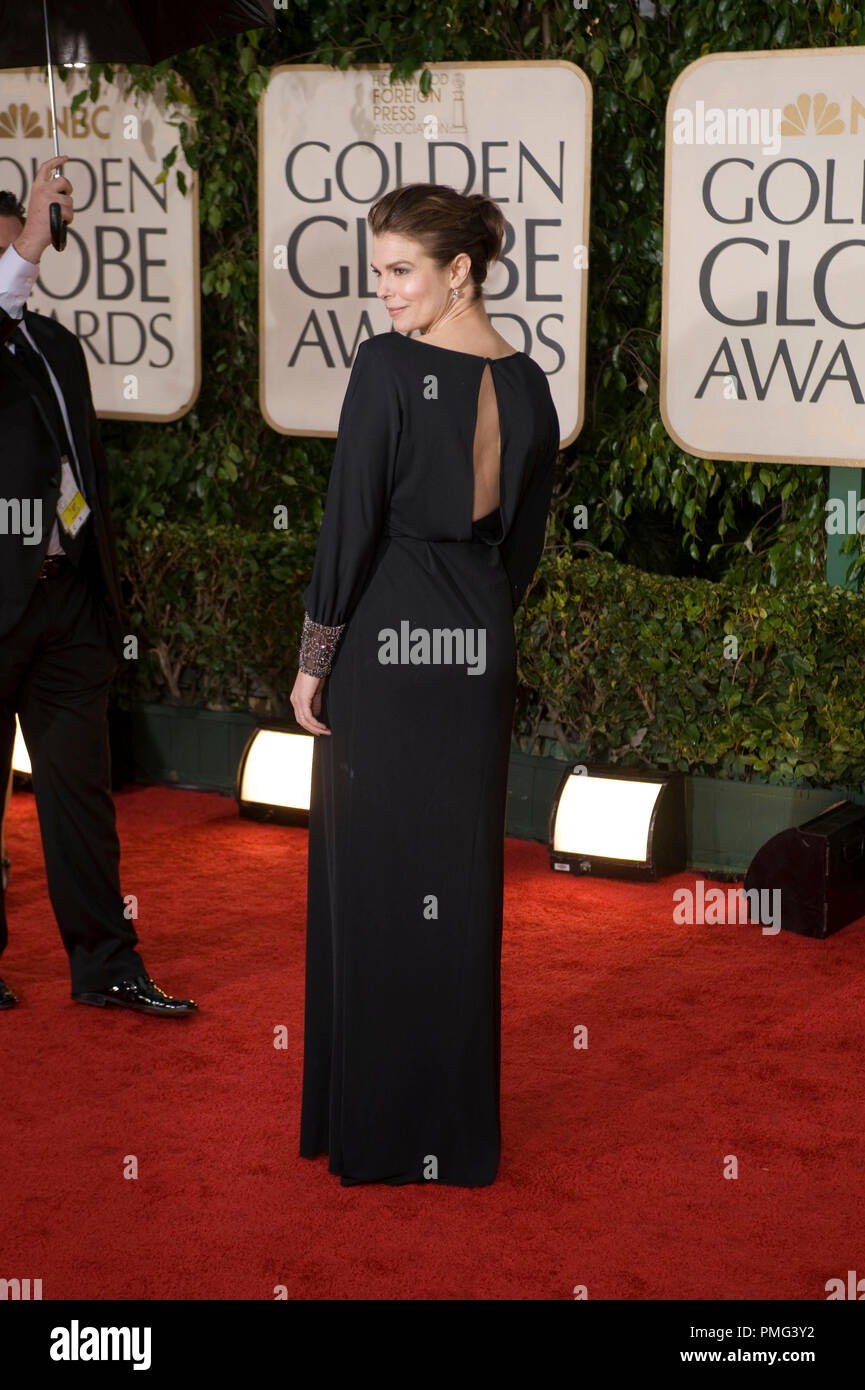 Schauspielerin Jeanne Tripplehorn kommt bei der 67. jährlichen Golden Globes Awards im Beverly Hilton in Beverly Hills, CA Sonntag, 17. Januar 2010. Mode Informationen: Midnight blue silk Alberta Ferretti mit Crystal verkrusteten Detail, Manolo Blahnik Heels und Chopard Ohrringe. Stockfoto