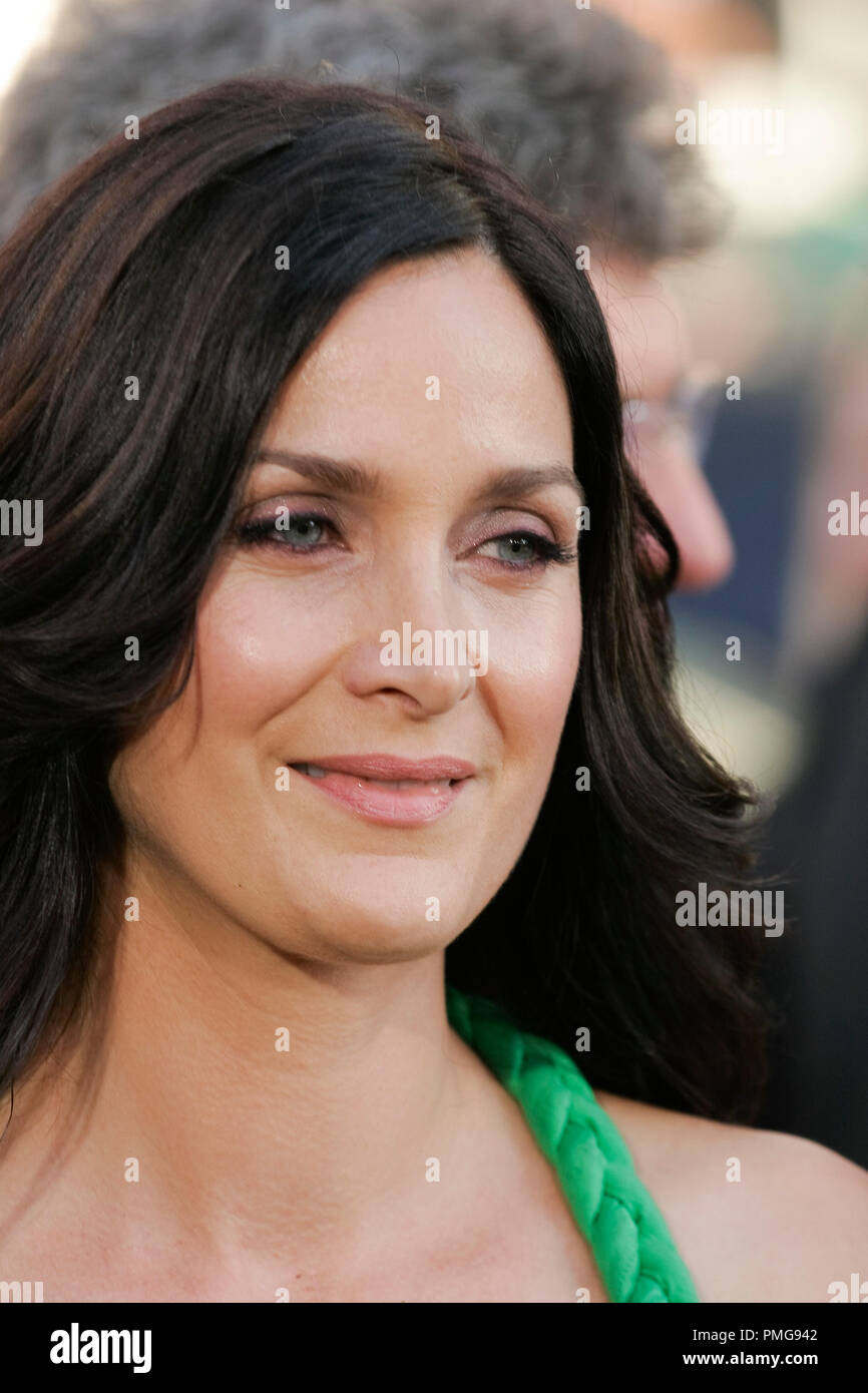 Carrie-Anne Moss bei der Premiere von Warner Brothers Pictures' 'Gründung'. Ankünfte am Grauman's Chinese Theater in Hollywood, CA, 13. Juli 2010 statt. Foto von Joseph Martinez/PictureLux Datei Referenz # 30329 081 PLX nur für redaktionelle Verwendung - Alle Rechte vorbehalten Stockfoto