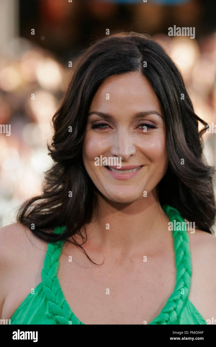 Carrie-Anne Moss bei der Premiere von Warner Brothers Pictures' 'Gründung'. Ankünfte am Grauman's Chinese Theater in Hollywood, CA, 13. Juli 2010 statt. Foto von Joseph Martinez/PictureLux Datei Referenz # 30329 091 PLX nur für redaktionelle Verwendung - Alle Rechte vorbehalten Stockfoto