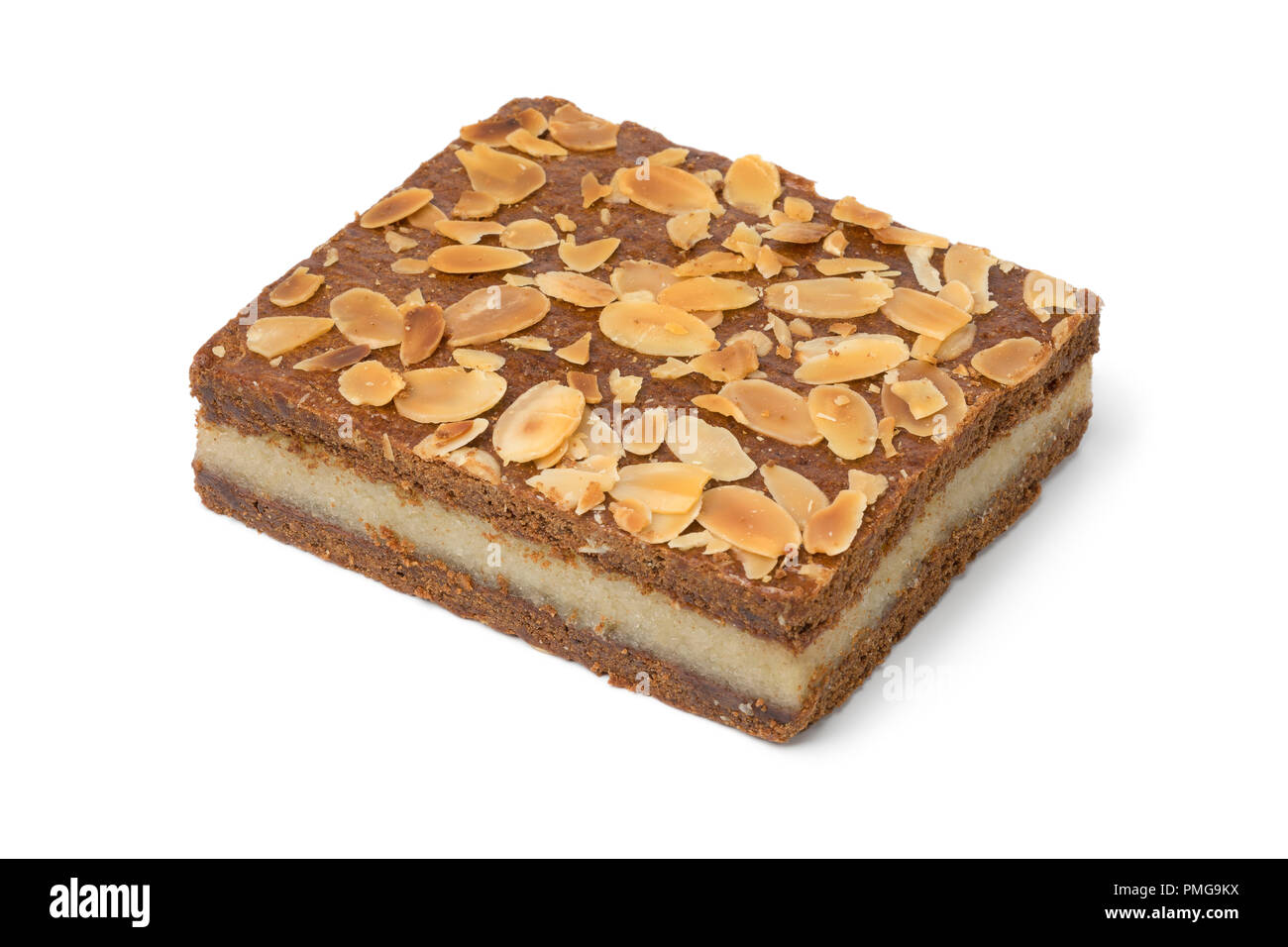 Stück typisch Holländischen behandeln namens gevulde Spekulatius an Sinterklaas Abend auf weißem Hintergrund bedient zu werden. Stockfoto