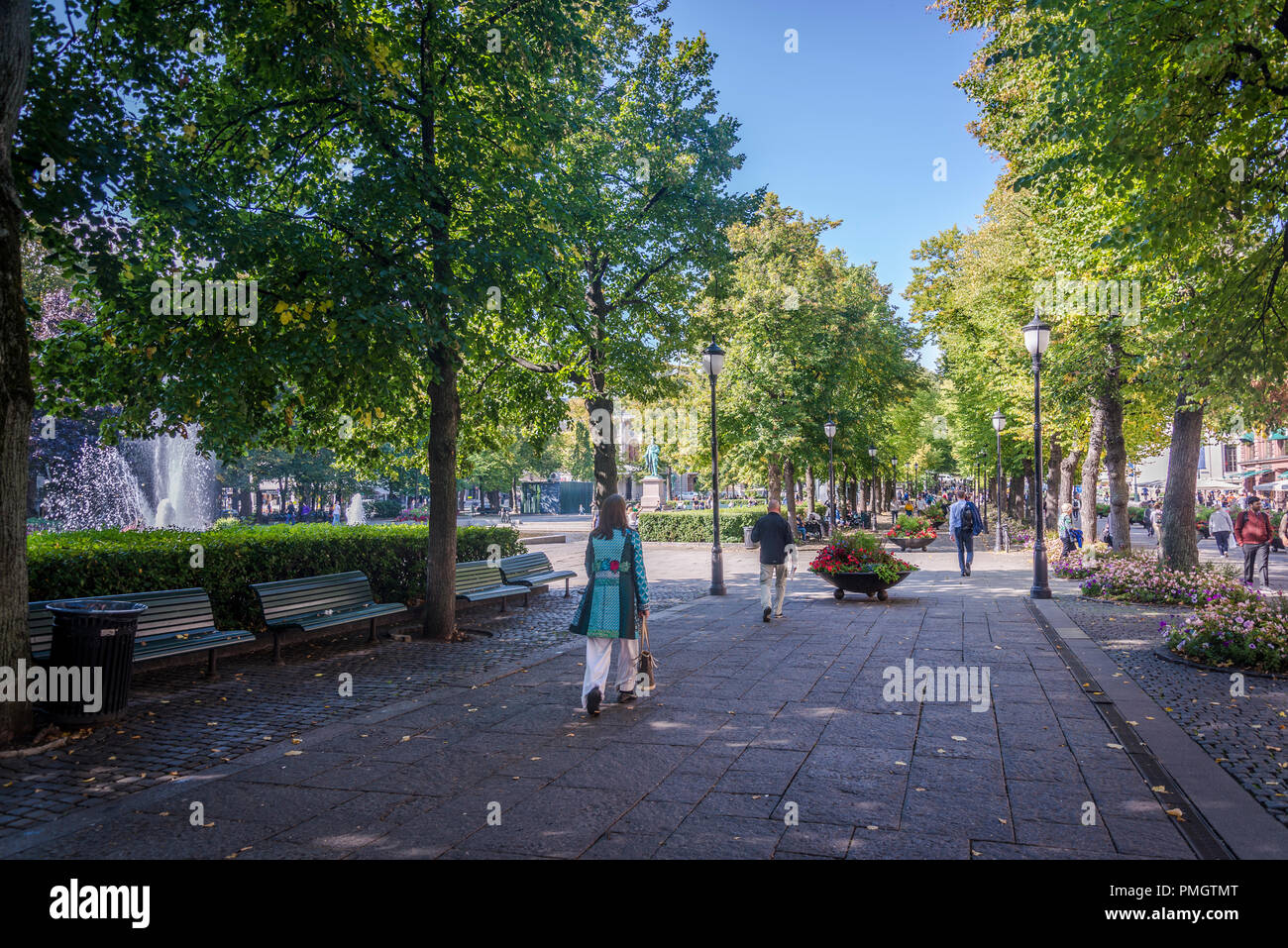 Schattige Promenade entlang der Karl Johans Straße, Oslo, Norwegen, Oslo, Norwegen Stockfoto