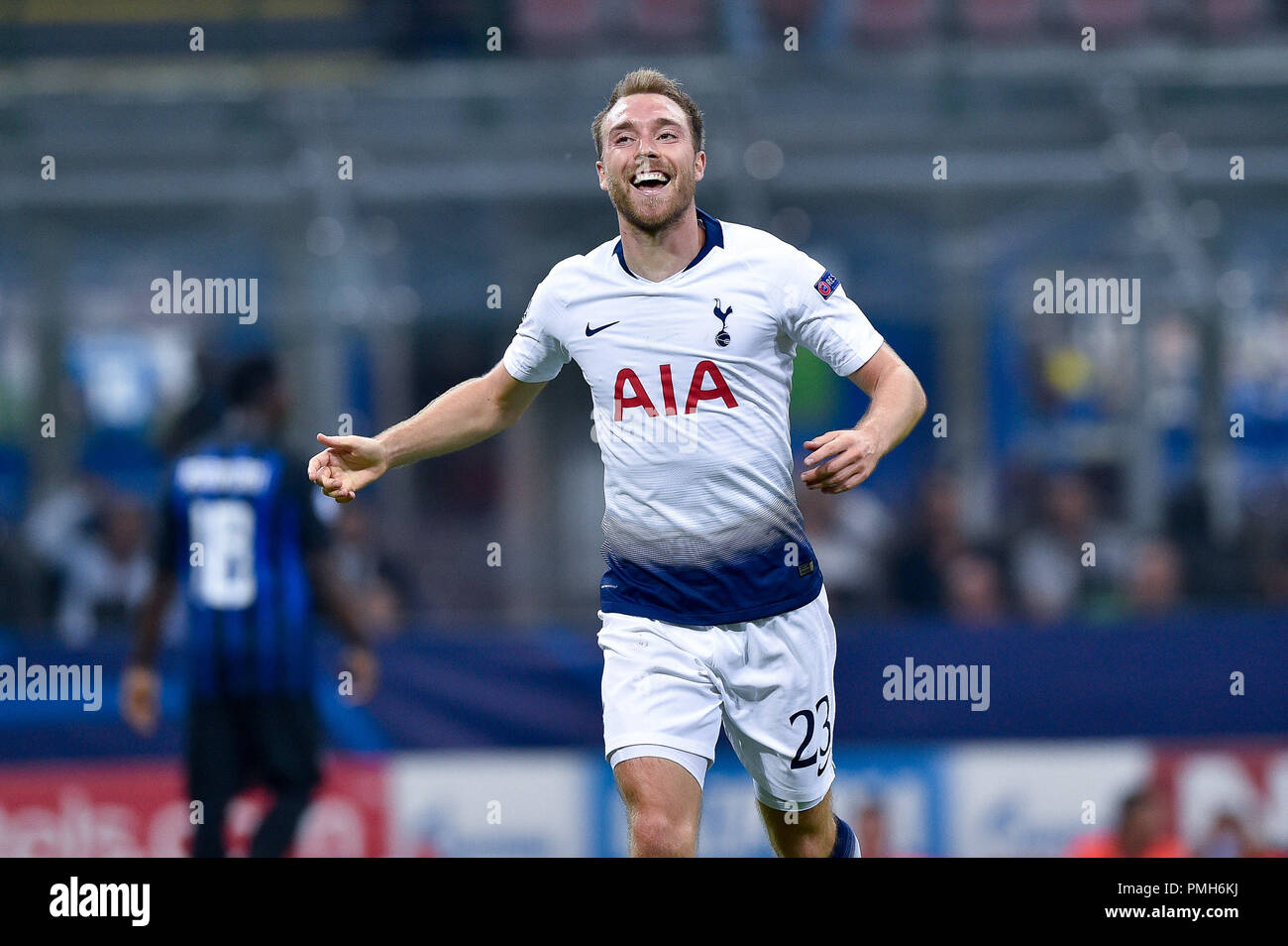 Mailand, Italien. 18. September 2018. Christian Eriksen von Tottenham Hotspur feiert zählenden erstes Ziel während der UEFA Champions League Gruppe B Spiel zwischen Inter Mailand und Tottenham Hotspur im Stadio San Siro, Mailand, Italien am 18. September 2018. Foto von Giuseppe Maffia. 18 Sep, 2018. Quelle: AFP 7/ZUMA Draht/Alamy leben Nachrichten Stockfoto