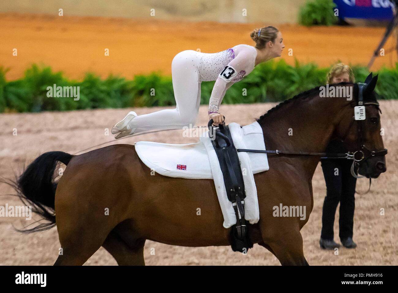 Tryon North Carolina, USA. 18 Sep, 2018. Lucy Phillips. Demezza. Linger Julie Newell. GBR. Vaulting. Die einzelnen weiblichen Konkurrenz. Tag 7. World Equestrian Games. WEG 2018 Tryon. North Carolina. USA. 18.09.2018. Credit: Sport in Bildern/Alamy leben Nachrichten Stockfoto Tryon North Carolina, USA. 18 Sep, 2018. Lucy Phillips. Demezza. Linger Julie Newell. GBR. Vaulting. Die einzelnen weiblichen Konkurrenz. Tag 7. World Equestrian Games. WEG 2018 Tryon. North Carolina. USA. 18.09.2018. Credit: Sport in Bildern/Alamy leben Nachrichten Stockfoto