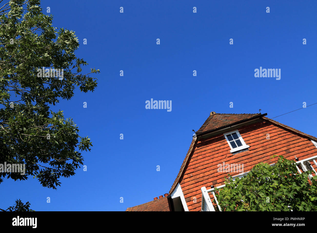 Haus mit Kent peg Fliesen in Watchbell Lane, Roggen, Großbritannien Stockfoto