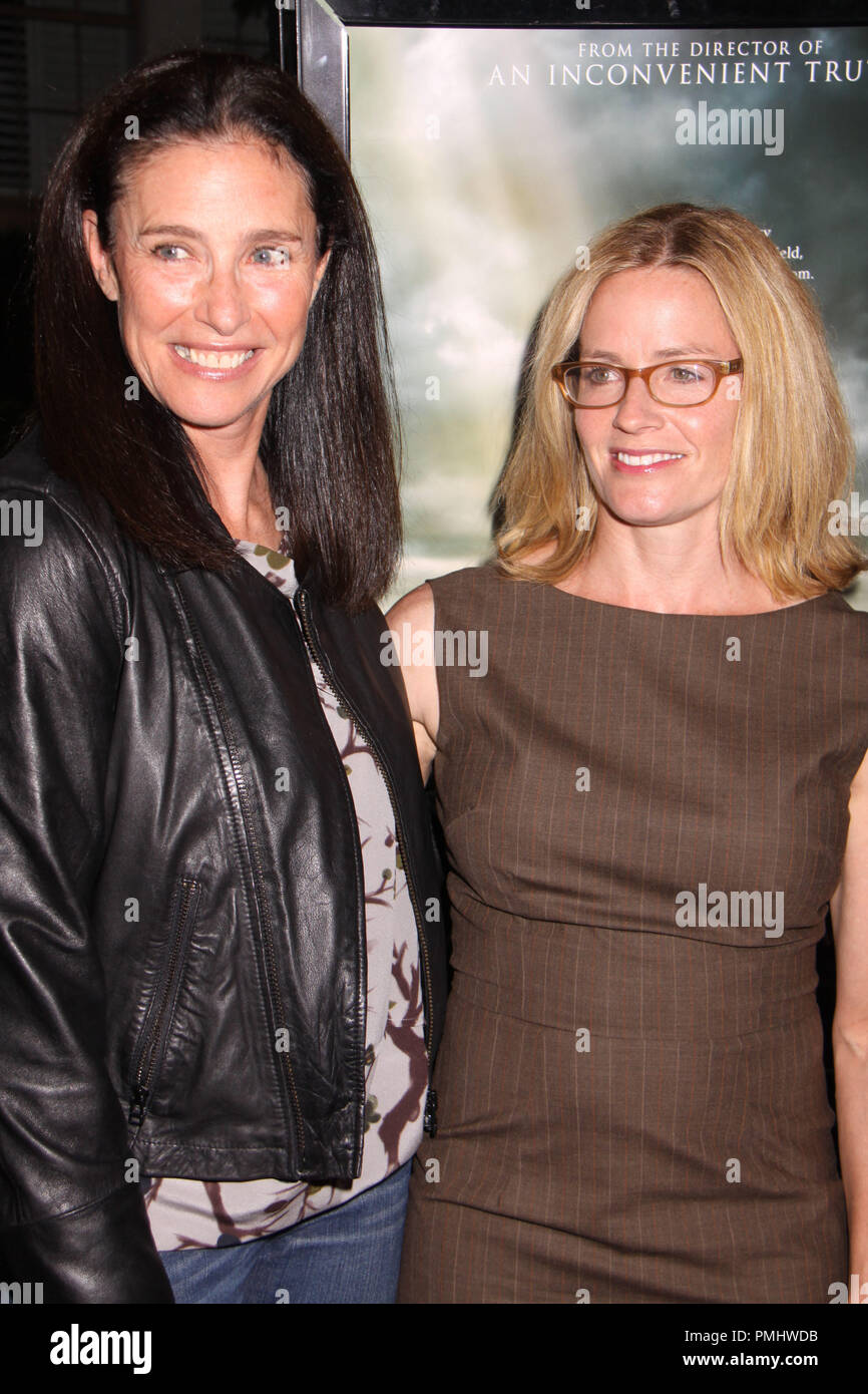 Mimi Rogers, Elisabeth Shue 09/19/10 "Warten auf 'Superman'' Los Angeles Premiere @ Paramount Theater, Hollywood Foto von Izumi Hasegawa/HNW/PictureLux Datei Referenz # 30480_004 HNW nur für redaktionelle Verwendung - Alle Rechte vorbehalten Stockfoto