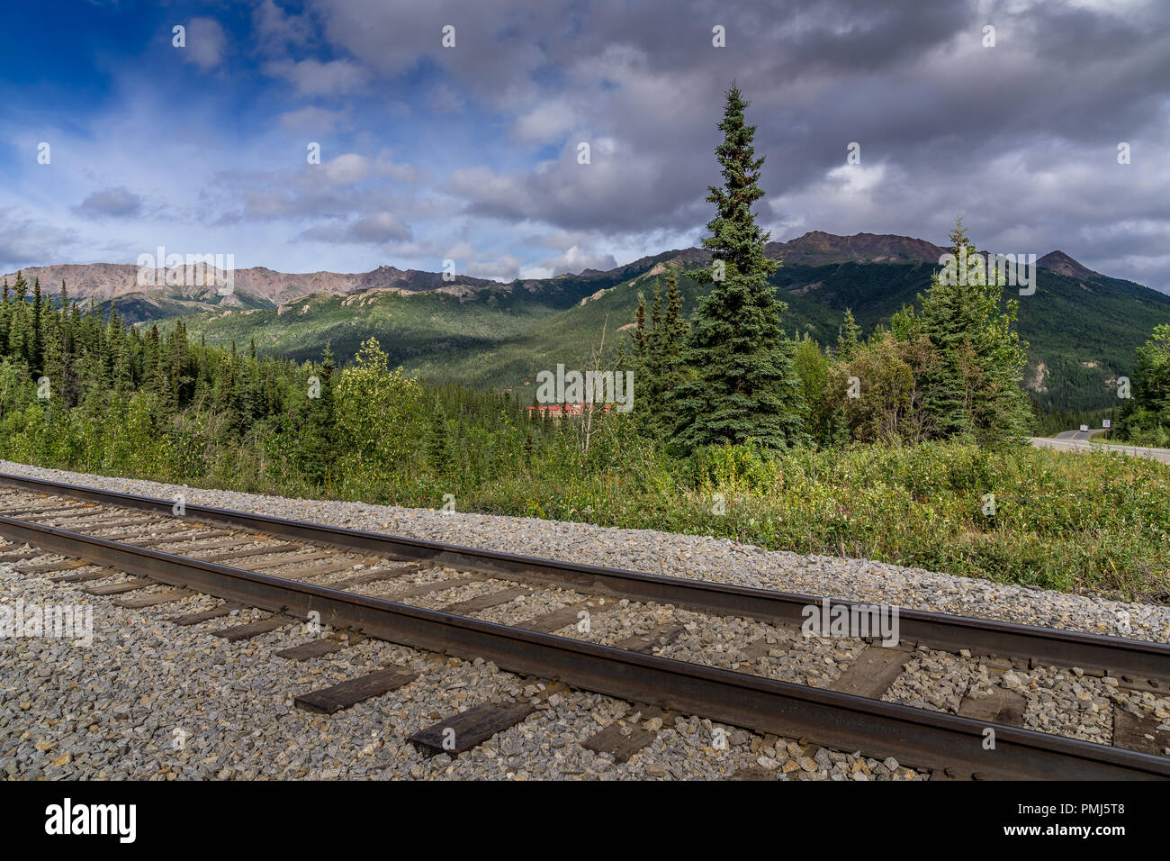 Denali Park Horseshoe Lake Trail Eingang in der Nähe der Eisenbahn. Stockfoto