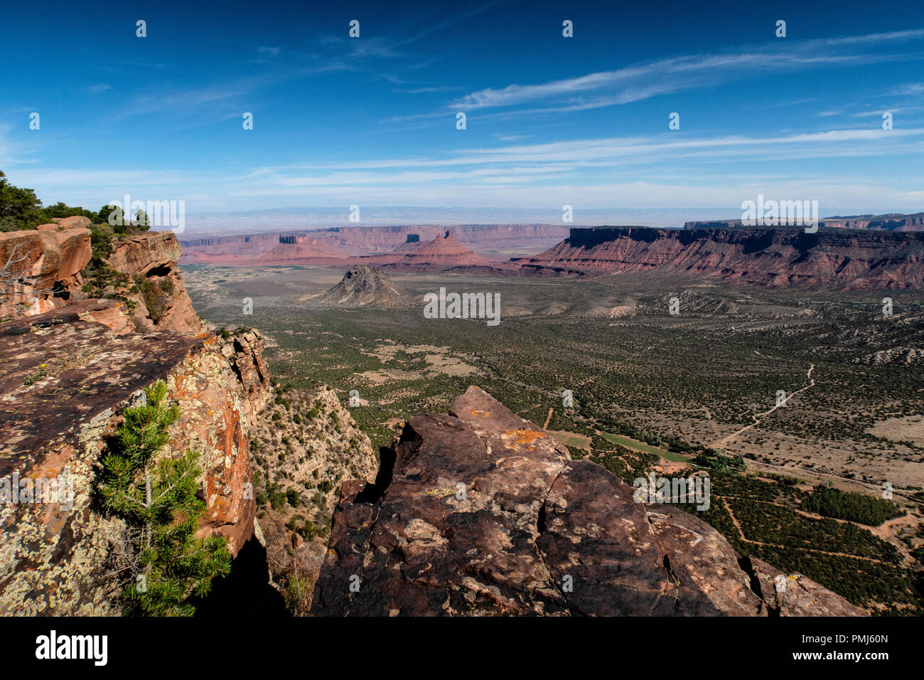 Der Blick in die Burg Tal von der Porcupine Rim Trail, in der Nähe von Moab, Utah, USA. Stockfoto