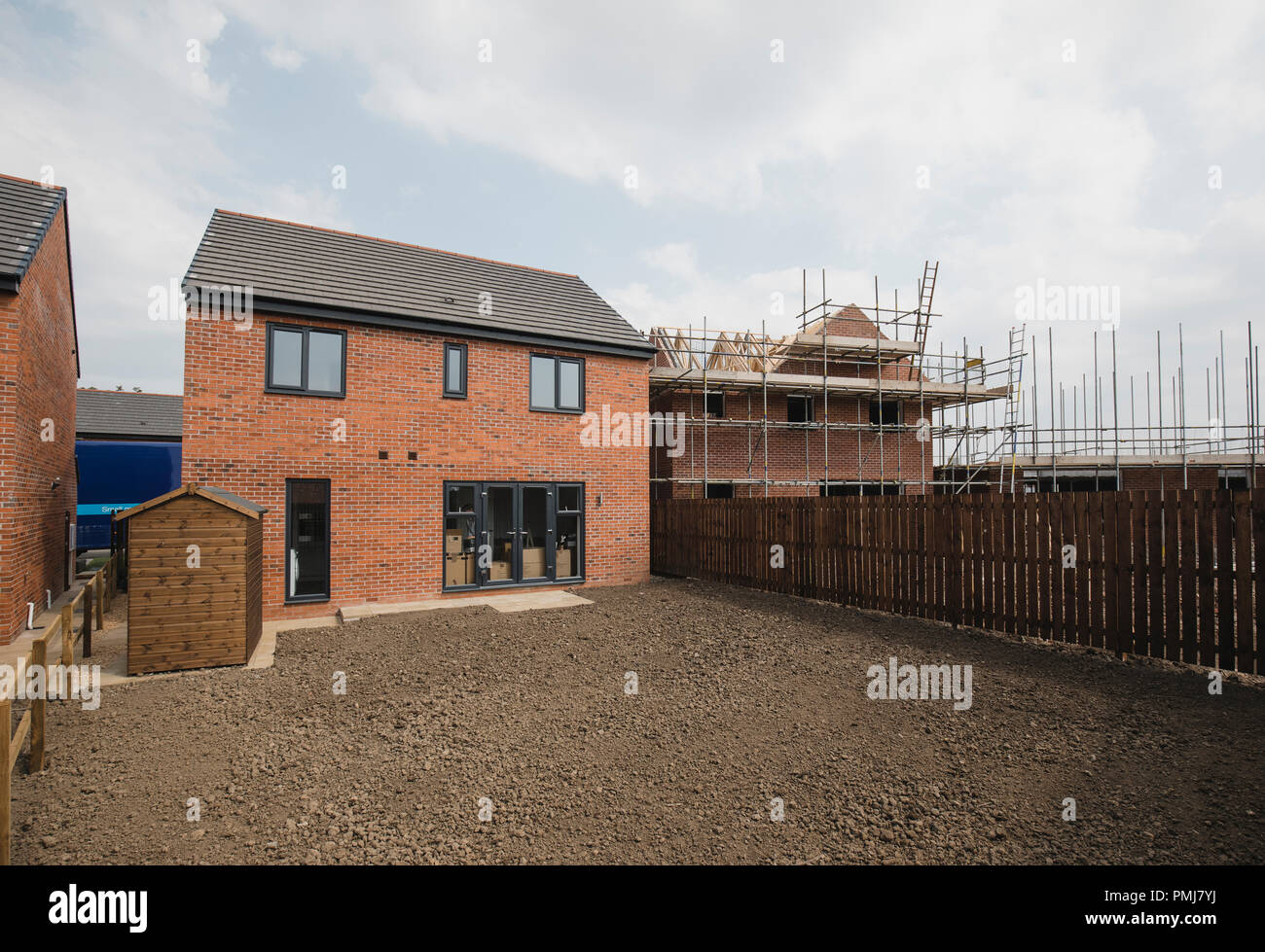 Äußere Aufnahme eines neuen Hauses in Entwicklung. Stockfoto
