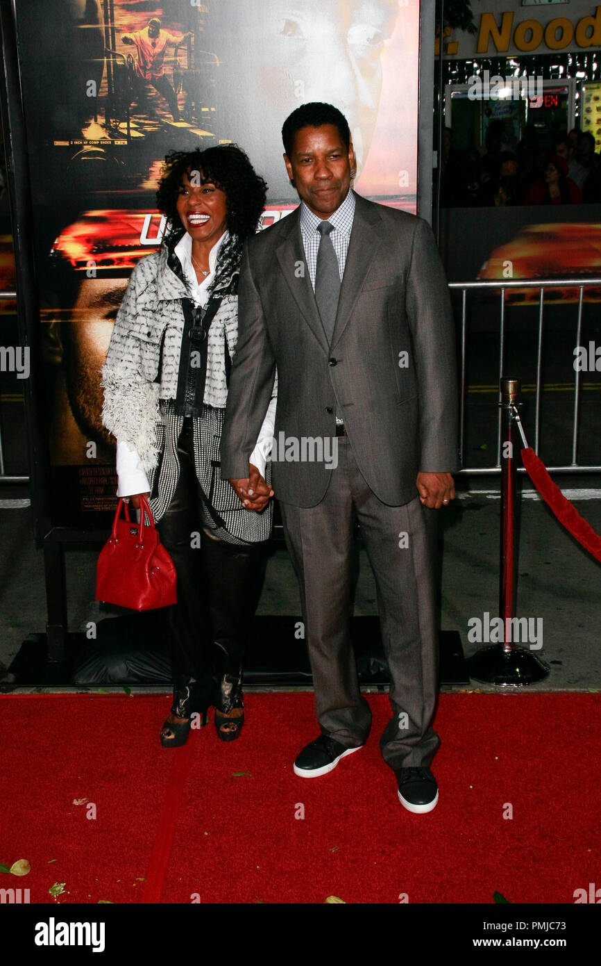 Pauletta Pearson und Denzel Washington bei der Premiere von Twentieth Century Fox "Unaufhaltsam". Ankunft im Regency Dorf Theater in Westwood, CA, 26. Oktober 2010 statt. Foto © Joseph Martinez/Picturelux - Alle Rechte vorbehalten. Datei Referenz # 30608 075 JM für die redaktionelle Nutzung nur - Stockfoto