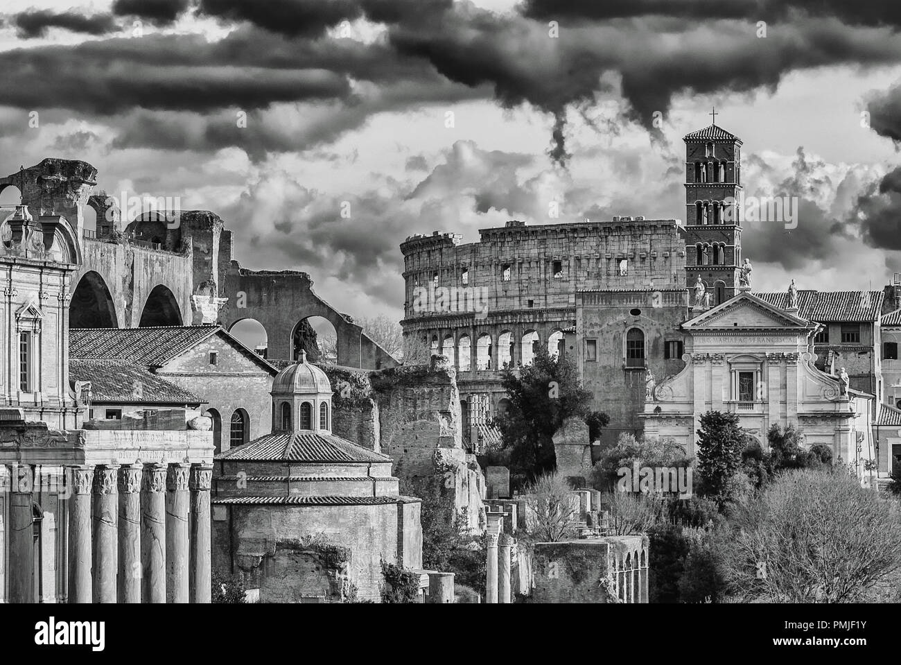Historische Zentrum Roms Antiquitäten und Denkmäler in Schwarz und Weiß Gravur oder Ätzung Stil Stockfoto