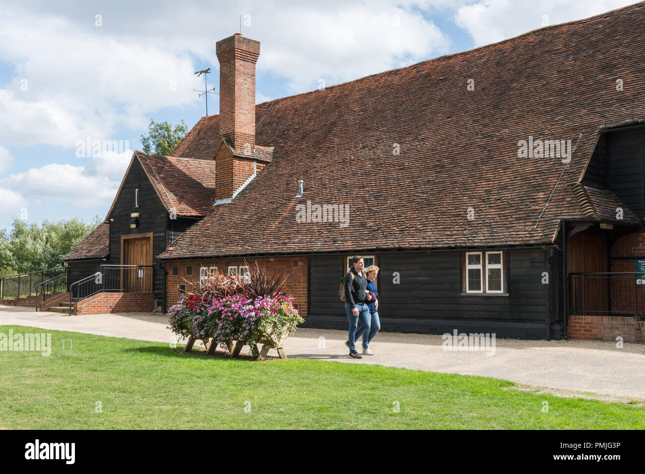 Die öffentliche Bibliothek, Manor Farm, Ruislip, Middlesex, England, Großbritannien Stockfoto