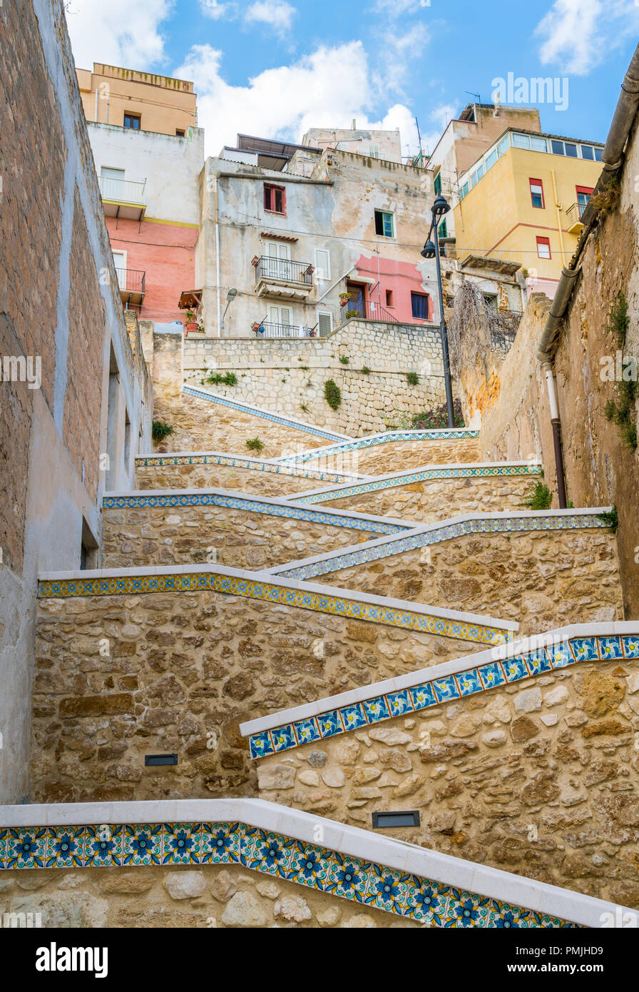 Schöne Keramik Treppe in der Stadt Sciacca. Provinz von Agrigent, Sizilien. Stockfoto