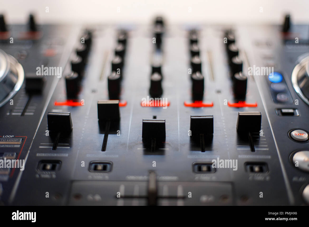 Audio Mixing Konsole. Reduzierung der Musik. DJ-Instrument Stockfoto