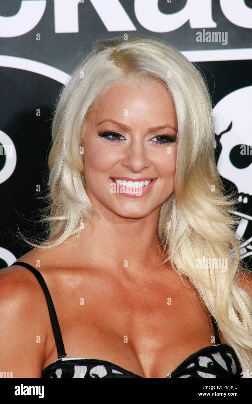 Maryse Ouellet bei der Premiere von Paramount Bild "Jackass 3D". Ankünfte am Grauman's Chinese Theater in Hollywood, CA, 13. Oktober 2010 statt. Foto von Joseph Martinez/PictureLux Datei Referenz # 30569 049 PLX nur für redaktionelle Verwendung - Alle Rechte vorbehalten Stockfoto