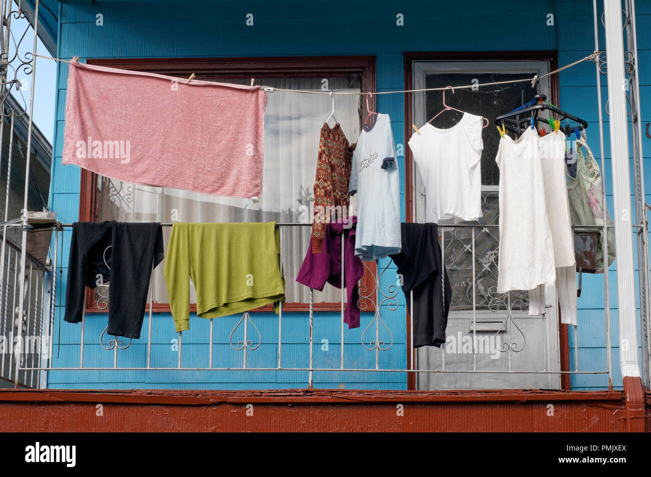 Wasche Trocknen Auf Der Veranda Eines Alten Hauses Auf Der