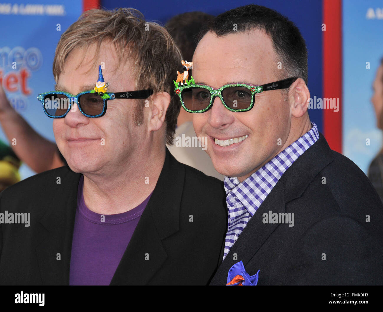 Elton John und David versorgen bei der Weltpremiere von "Gnomeo and Juliet" gehalten am El Capitan Theatre in Hollywood, CA. Die Veranstaltung fand am Sonntag, 23. Januar 2011 statt. Foto von PRPP Pacific Rim Foto Presse/PictureLux Stockfoto