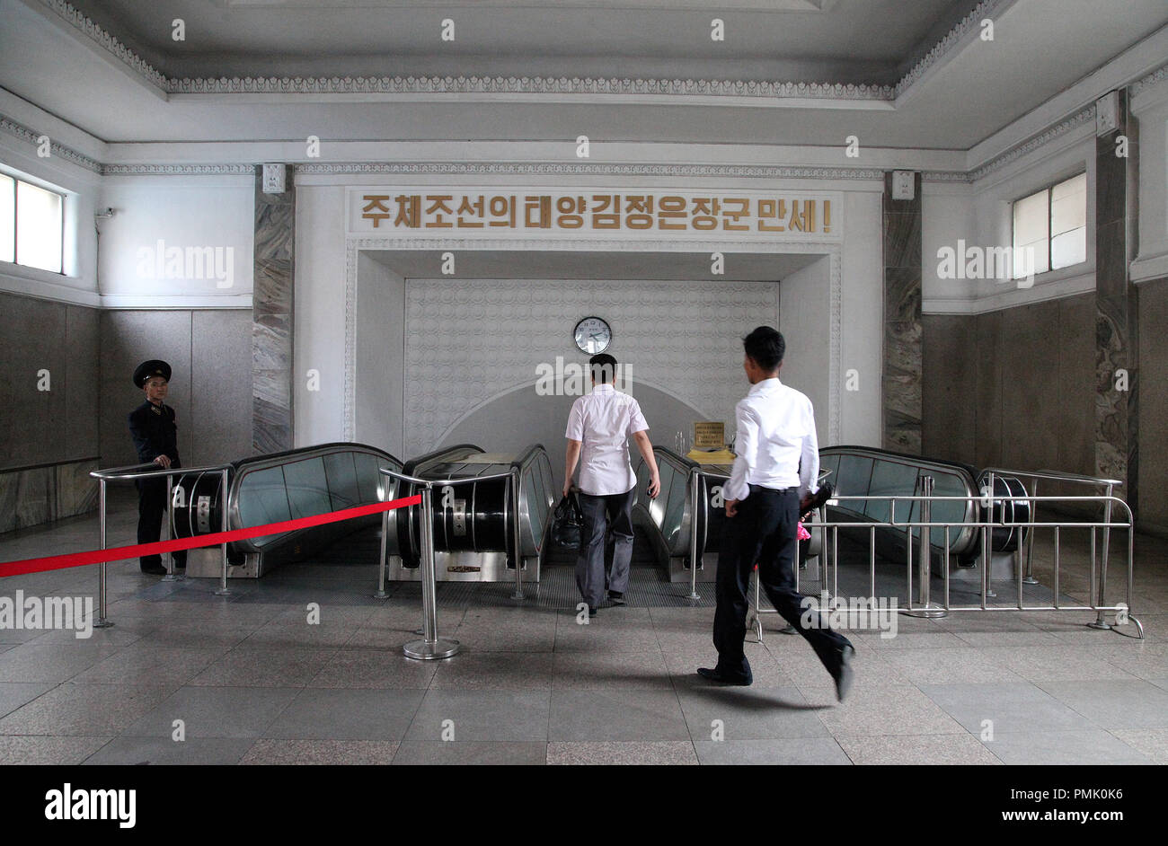 Eingang zum U-Bahnhof Puhung in Pjöngjang Stockfoto