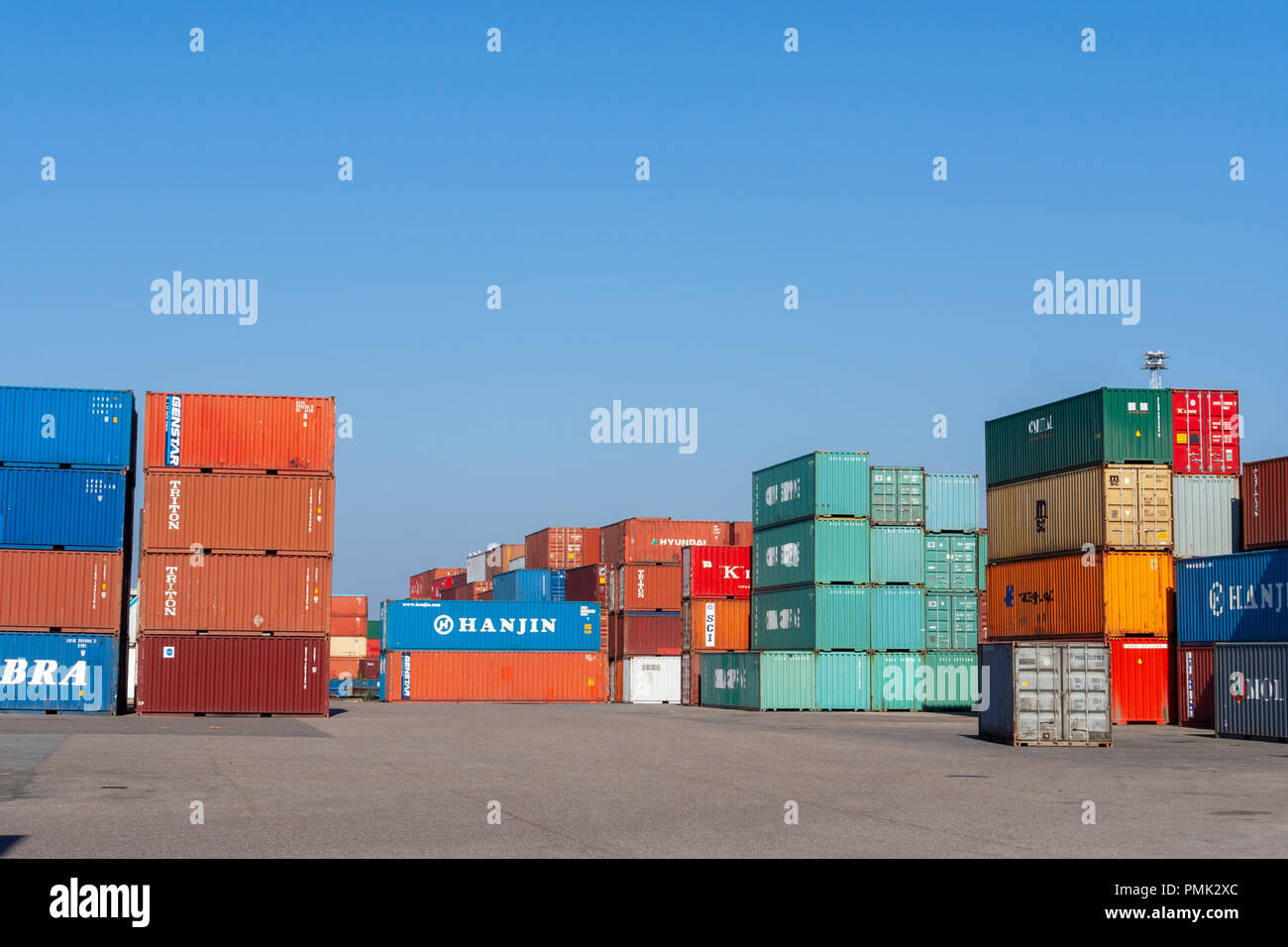 Container in verschiedenen Farben; Kopenhagen, Dänemark Stockfoto